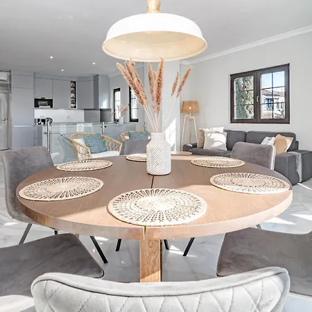 Aldea Blanca, Puerto Banus With Sea View Apartment